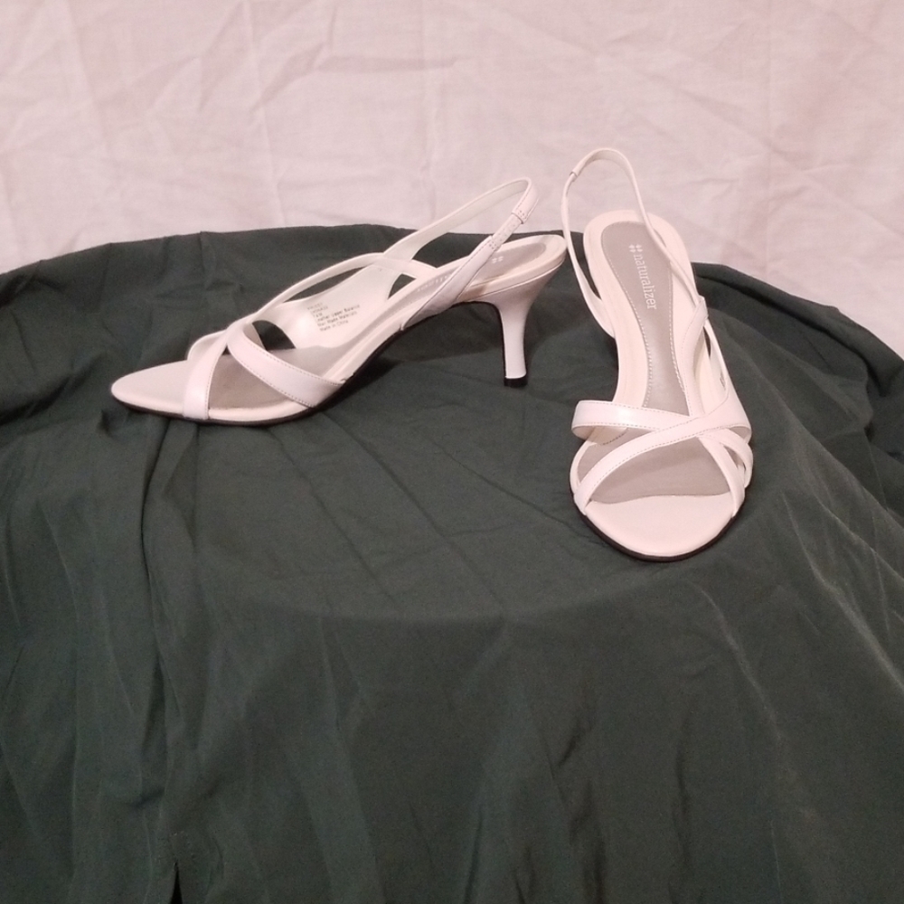 Naturalizer white midheeled slingback